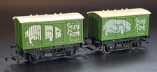 Hornby R.216 - OO Gauge - Prime Pork Closed Vans