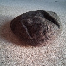 Marks and Spencer. Yorkshire Tweed by Moon Green Flat Peaked Cap.Size Large.