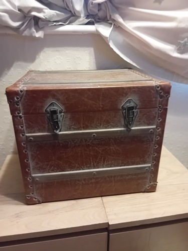 Vintage steamer trunk - vintage, –