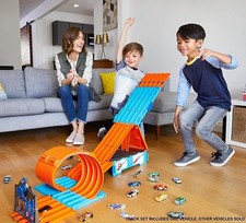 Hot Wheels Track Builder Race
