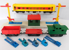 O Gauge TRI-ANG ROVEX  BIG BIG TRAIN - Station / Signals / Coach / Wagons