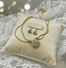 Vintage AVON Gold Tone Flower