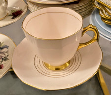 Cups & Saucers Pretty Floral