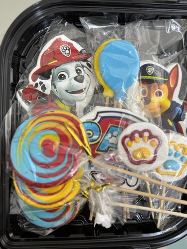 Edible paw patrol cake toppers - paw,