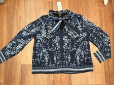 Lipsy London V Neck Pussy Bow