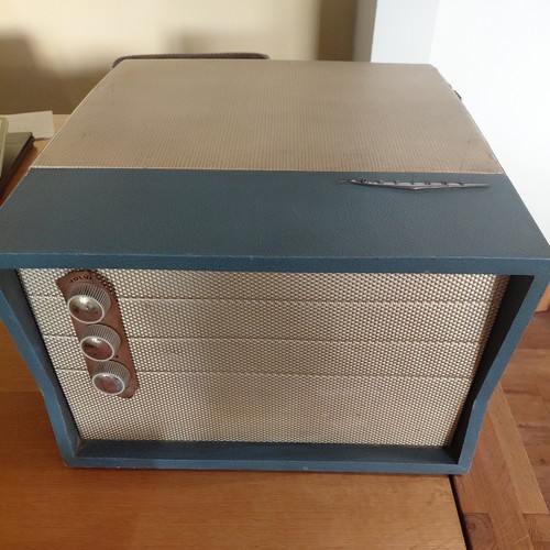 Defiant mono record player