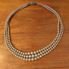 ??Beautiful Antique Simulated Pearl Necklace with original box ?? 