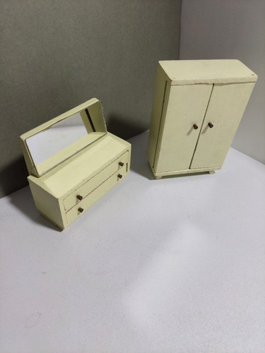 Dolls house 16th scale - dolls,