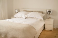 Set of 2 White Bedside Tables