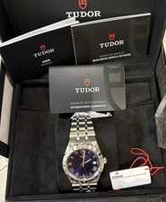 New, Unworn, Fully stickered