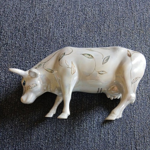 Cow parade beast - -,