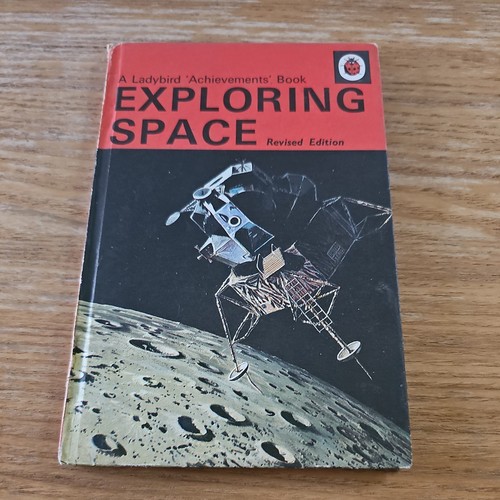 Ladybird book exploring space - book,