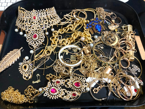 Job lots 815 grams - grams, gold