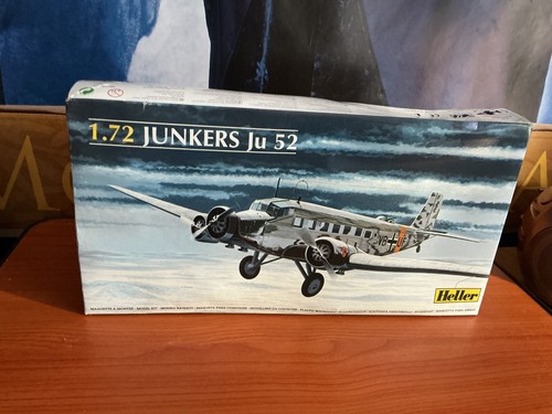 Heller model airplane kit - model,