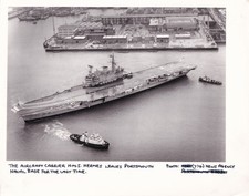 Original Press Photo HMS Hermes (R12) Aircraft Carrier leaves Portsmouth 1986 c
