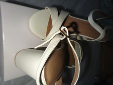 New look White Heeled Shoes UK6 EU39 NWT  strappy padded