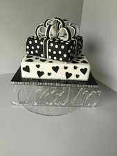 Mr & Mrs Single Tier Round