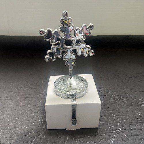 Mirrored tall snowflake - mirrored,