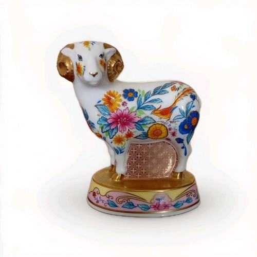Royal worcester connoisseur - -,