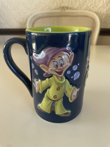Disney store embossed snow - disney, 3d