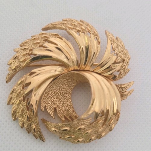 Vintage crown trifari gold - crown,