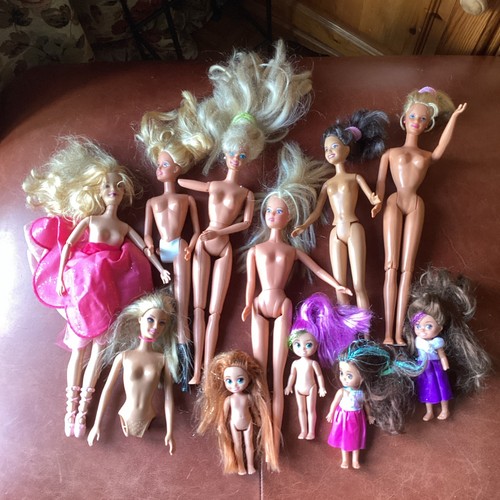Bundle old new barbies in - bundle,