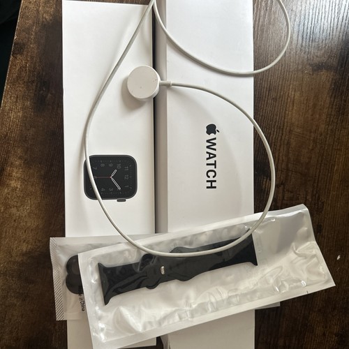 Apple watch space grey - se,