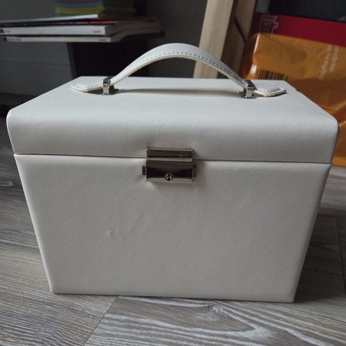 White faux leather jewellery - white,