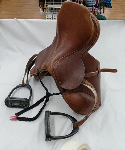 Jump saddle stirrups set - saddle, bruno