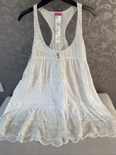 Vintage white embroidered lace - white,