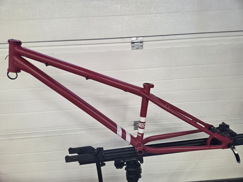 Deity street sweeper dirt jump - street,