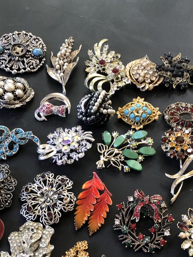 Job lot brooches - lot,