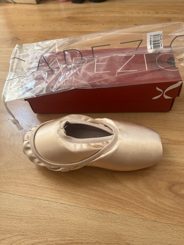Capezio develope point shoes - capezio,