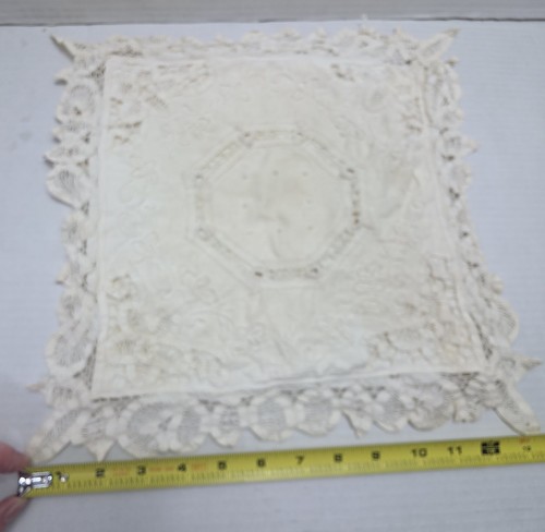 Vtg beige lace cutwork throw - lace,
