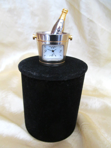 Miniature champagne ice - 🍾,