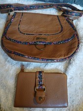 Mantaray Handbag And Purse.Tan