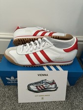 adidas Vienna trainers, size