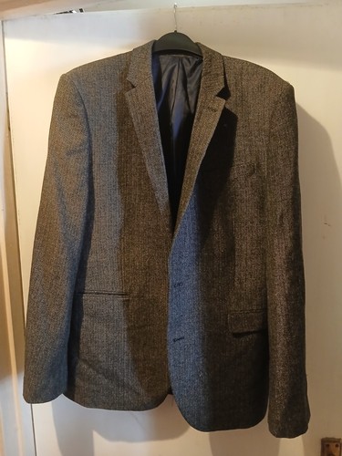 Tailored fit mens suit - fit,