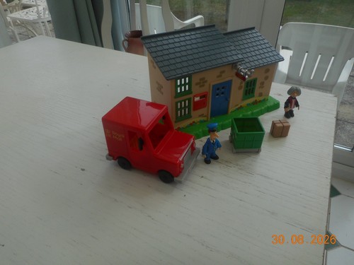 Post office with pat van - pat's,