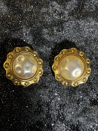 Chanel pearl earrings - pearl, as