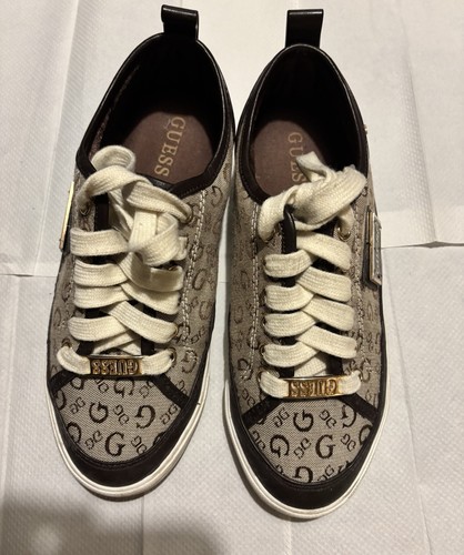 Guess low top - top, pump