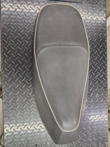 Seat seat saddle saddle