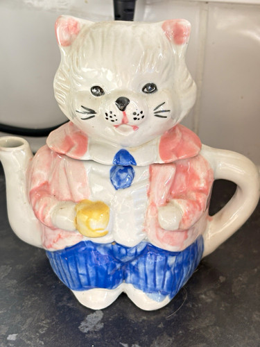 Cat novelty ceramic teapot - cat,