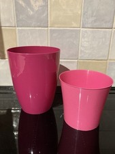 2 Pink plastic indoor house plant pot holders /stand /container Excellent cond 