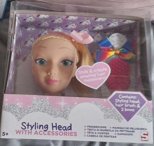 Styling head with accessories - styling,