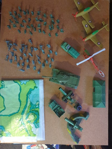 Vintage plastic army - set, with