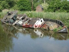 PHOTO  RIVER WEAVER - WRECKED SHIP ON THE APPROACH TO DUTTON LOCK.