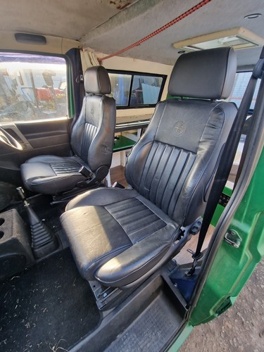 Front single seats - front, vw