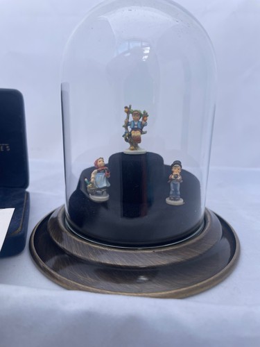 Hummel miniatures are - hummel, +/-2