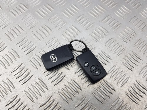 Toyota avensis button remote - toyota,
